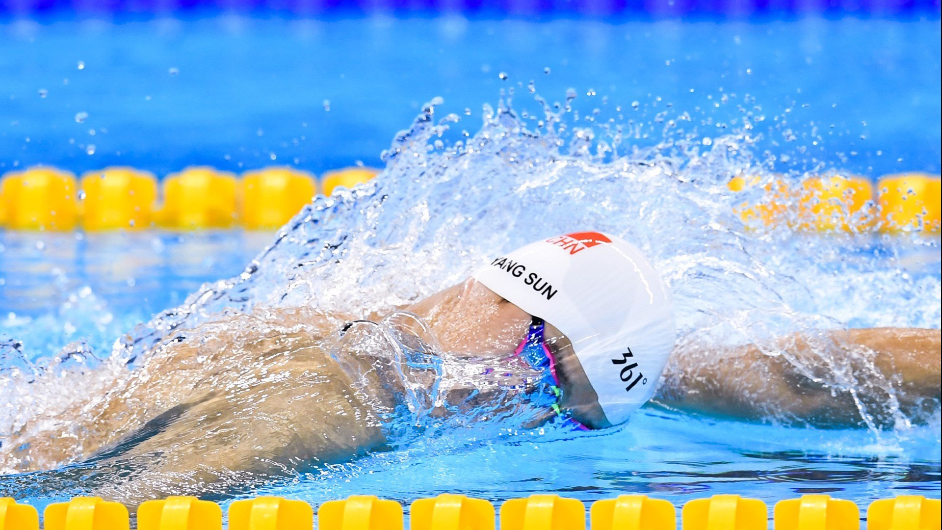 亚洲铁闸的怒吼，富安健洋用肌肉与智慧，在里昂的寒夜里埋葬卡塔尔幻梦
